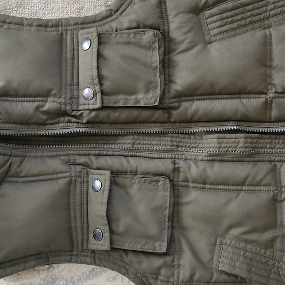 Gap Puffer Vest - Picture 2 of 11